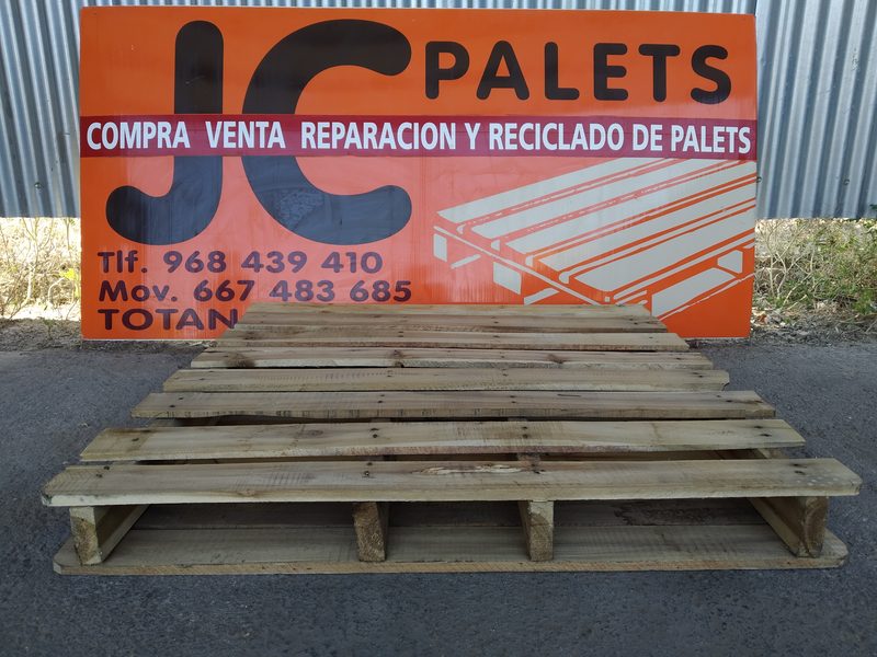 Palet industrial 110 × 110 con base de listones