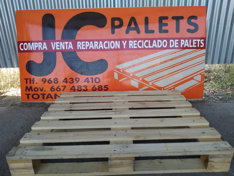 Palet industrial 110 × 130 tres patines